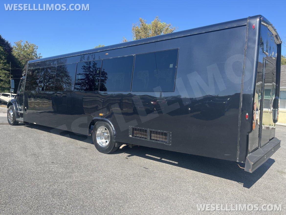 2018 KSIR Freightliner M2 Executive Shuttle - Photo 4