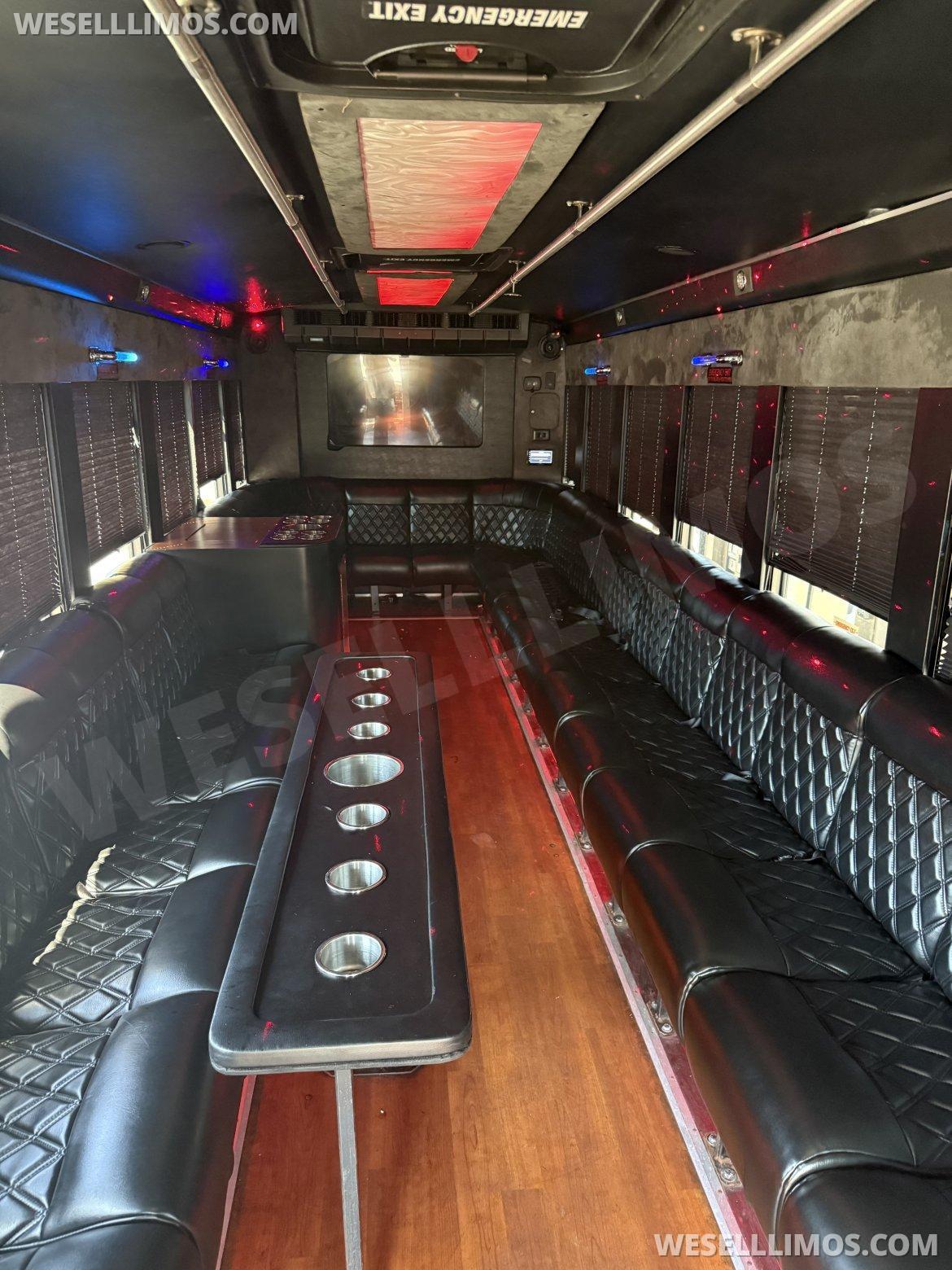 2014 Starcraft International Starcraft Limo Bus - Photo 3