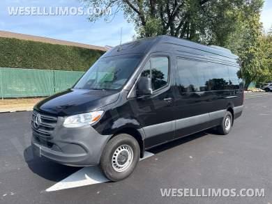 2025 Mercedes-Benz Sprinter Sprinter for Sale in Baldwin, New York, US - Photo 2