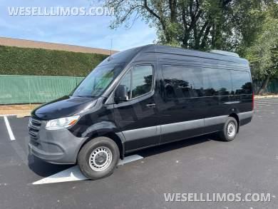 2025 Mercedes-Benz Sprinter Sprinter for Sale in Baldwin, New York, US - Photo 3
