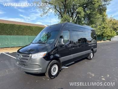 2025 Mercedes-Benz Sprinter Sprinter for Sale in Baldwin, New York, US - Photo 2