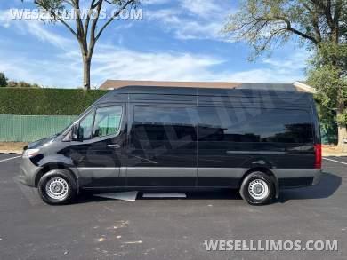 2025 Mercedes-Benz Sprinter Sprinter for Sale in Baldwin, New York, US - Photo 4