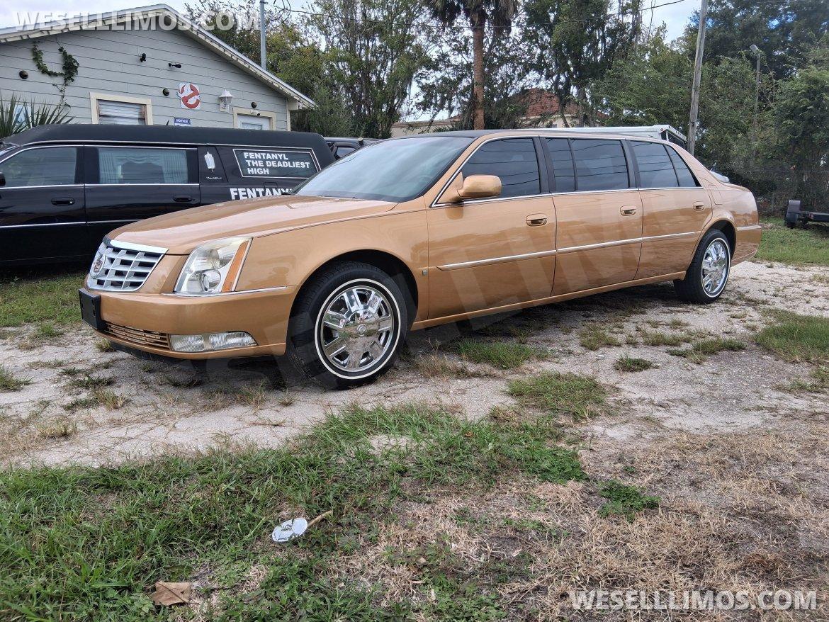 2006 Gold Limousine Cadillac DTS Professional Limousine - Photo 2