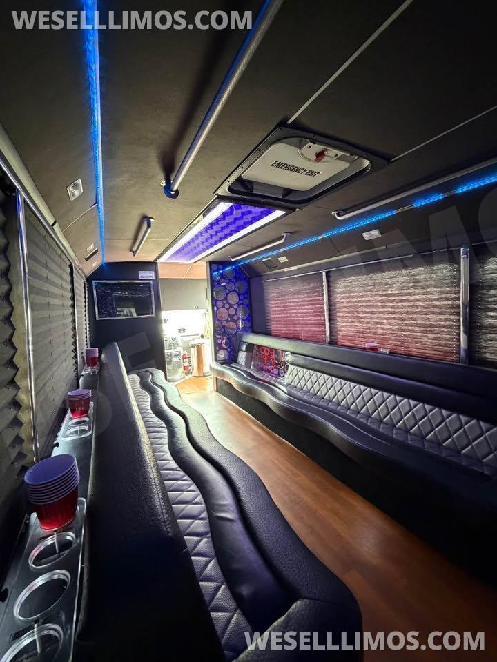2014 LGE Ford E450 LGE Party Bus 20 Pax Limo Bus - Photo 3