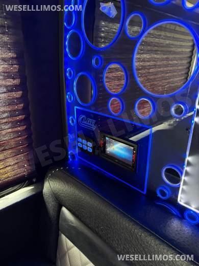 2014 Ford E450 LGE Party Bus 20 Pax Limo Bus for Sale in Cleveland, Ohio, US - Photo 4