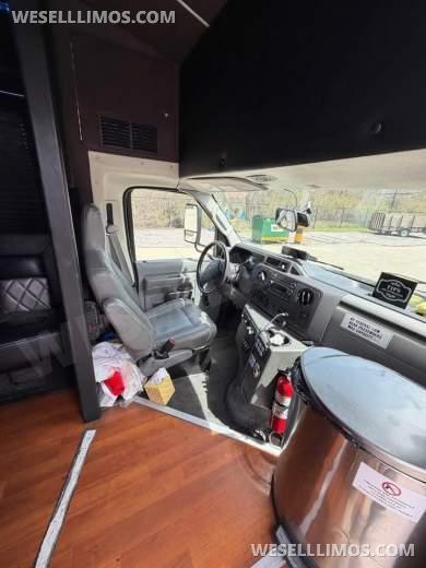 2014 LGE Ford E450 LGE Party Bus 20 Pax Limo Bus - Limo Bus for Sale in Cleveland, Ohio, United States - Photo 11