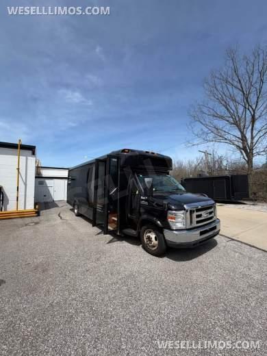 2014 LGE Ford E450 LGE Party Bus 20 Pax Limo Bus - Limo Bus for Sale in Cleveland, Ohio, United States - Photo 13
