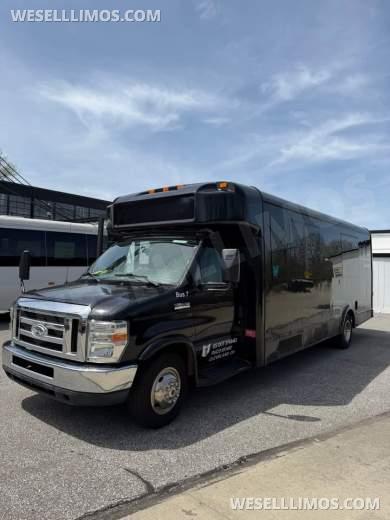 2014 LGE Ford E450 LGE Party Bus 20 Pax Limo Bus - Limo Bus for Sale in Cleveland, Ohio, United States - Photo 14