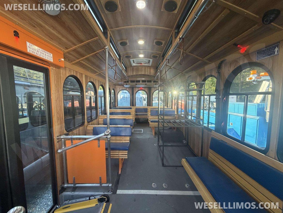 2020 Hometown Carriage Ford e450 Trolley - Photo 2