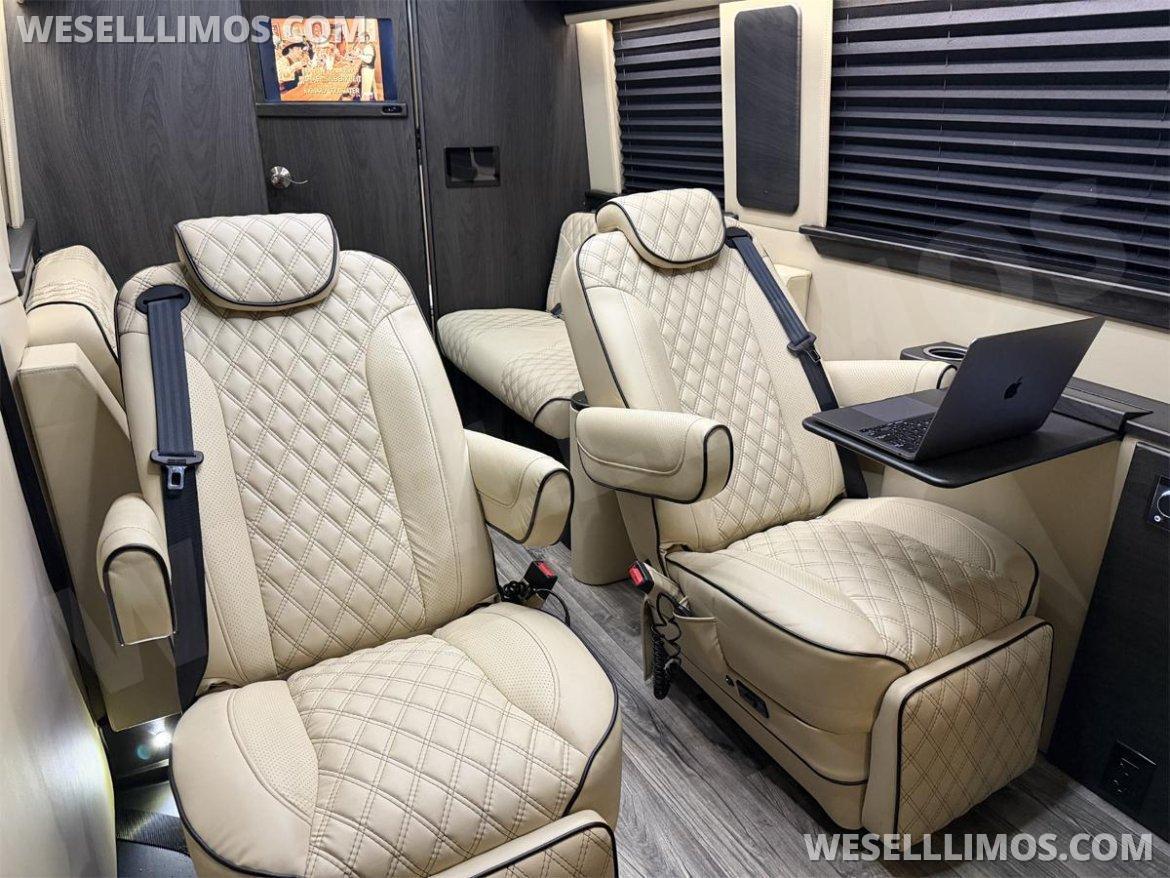 2022 Midwest Automotive Designs Luxe Cruiser 144WB Mercedes-Benz Sprinter - Photo 2