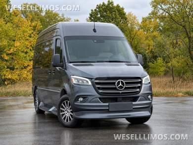 2022 Midwest Automotive Designs Luxe Cruiser 144WB Mercedes-Benz Sprinter - Sprinter for Sale in Elkhart, Indiana, United States - Photo 16