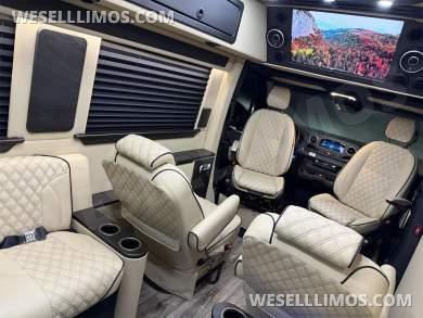 2022 Midwest Automotive Designs Luxe Cruiser 144WB Mercedes-Benz Sprinter - Sprinter for Sale in Elkhart, Indiana, United States - Photo 31