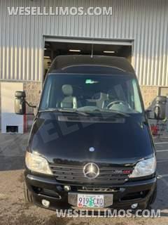 2006 Mercedes-Benz Van Limousine for Sale in Salem, Oregon, US - Photo 3