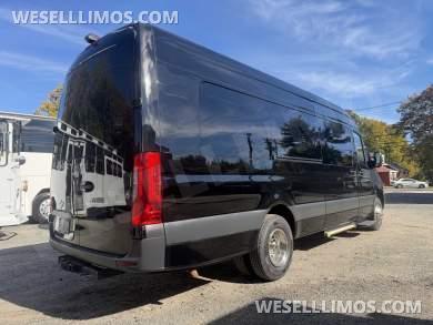 2020 LA West Mercedes-Benz Sprinter 3500 170 ext Sprinter - Sprinter for Sale in Westport, Massachusetts, United States - Photo 9