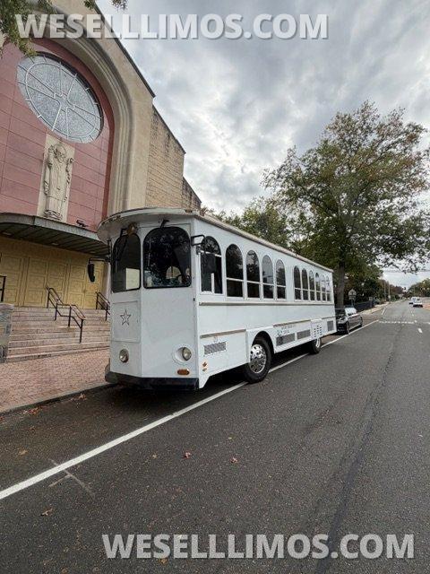 2004 Molly Trolley Freightliner / Wedding Trolley - Photo 2