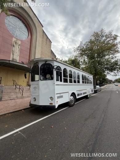2004 Freightliner MOLLY TROLLEY Trolley for Sale in West Babylon, New York, US - Photo 2