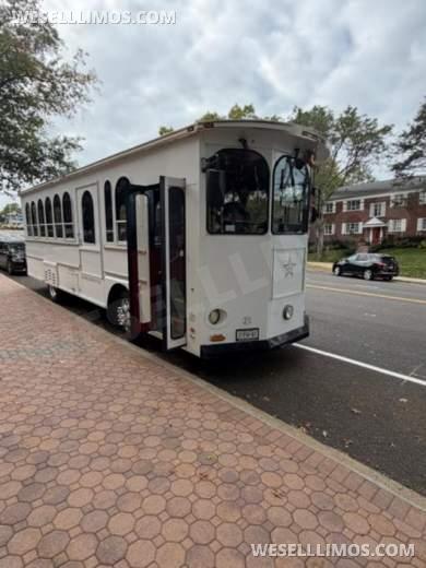 2004 Freightliner MOLLY TROLLEY Trolley for Sale in West Babylon, New York, US - Main Photo