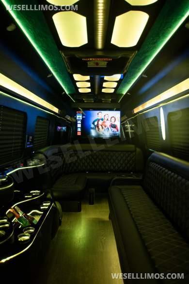 2015 Mercedes-Benz 3500 Sprinter for Sale in Charleston, South Carolina, US - Photo 2