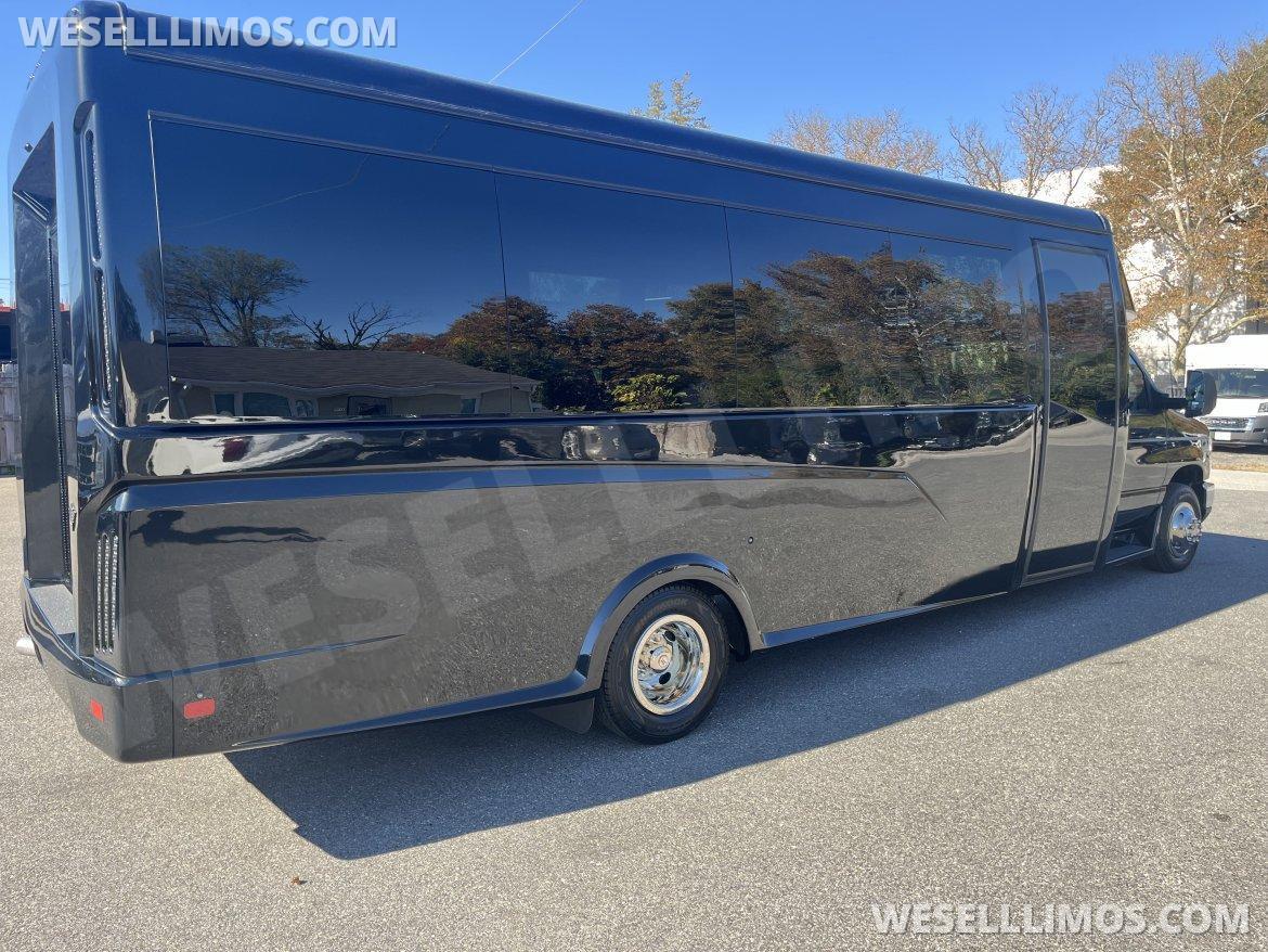 2027 L A  West Ford E450 Executive Shuttle - Photo 2
