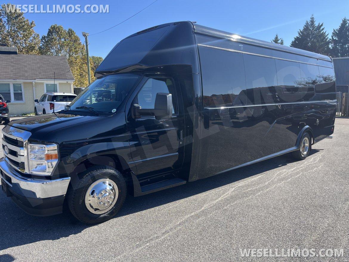 2027 L A  West Ford E450 Executive Shuttle - Photo 3