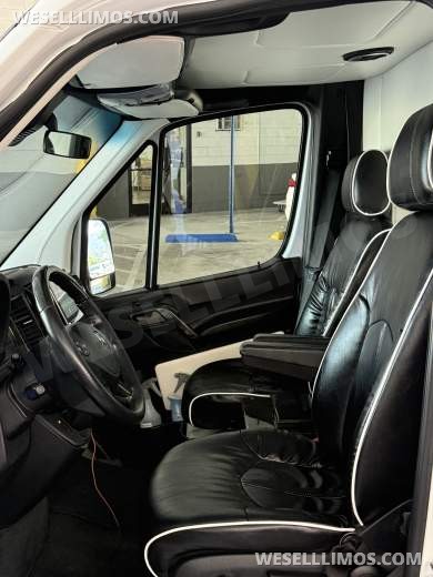 2015 Midwest Mercedes-Benz Sprinter high roof Sprinter Extended - Sprinter for Sale in Beverly Hills, CA - Photo 8