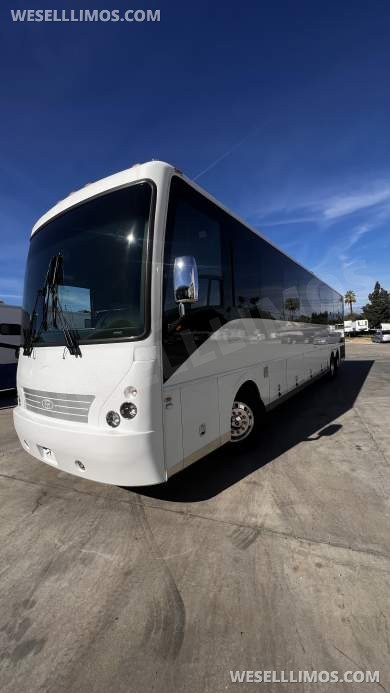 2022 CT Coachworks Freightliner 45' Motorcoach