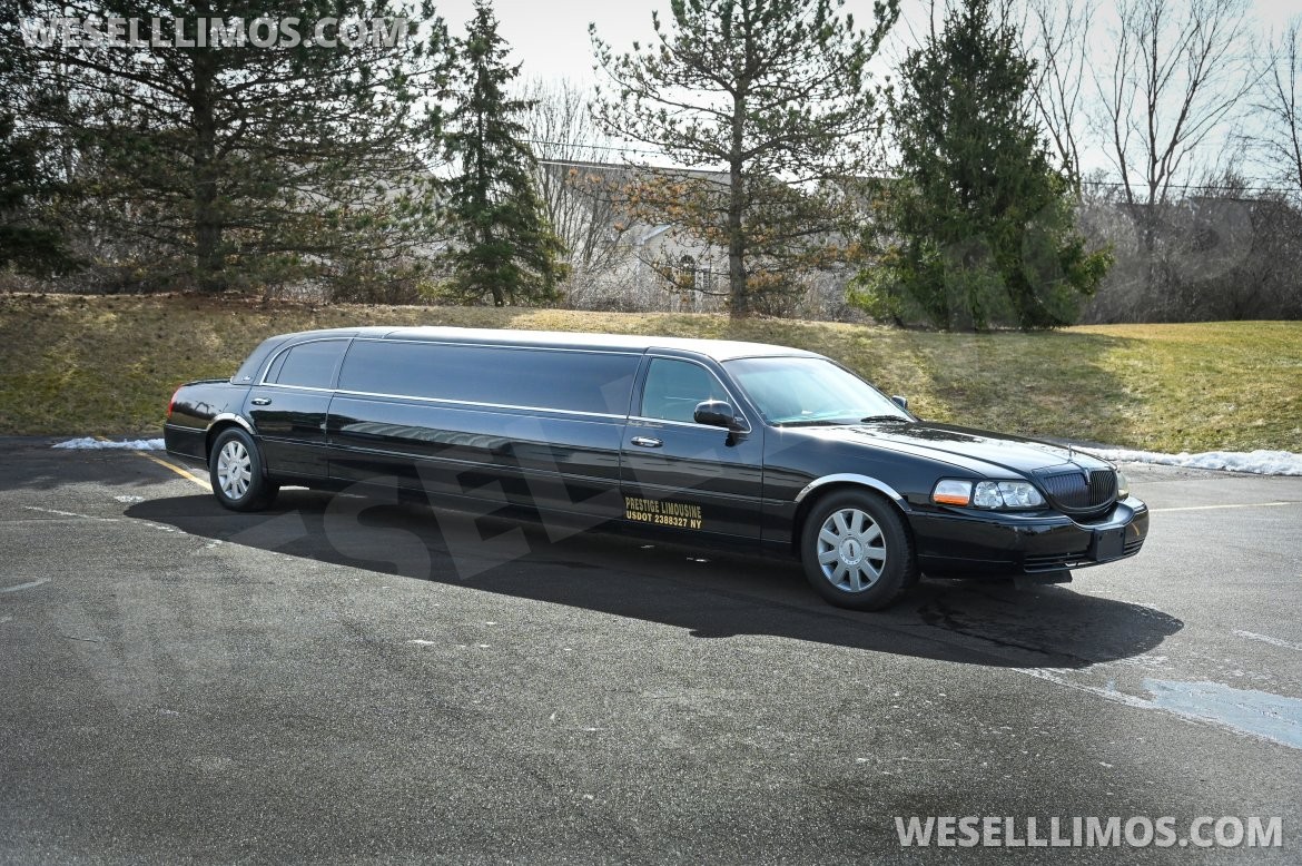 Limousine for sale: 2004 Lincoln Town Car 120" Stretch Limousine 120" by Krystal