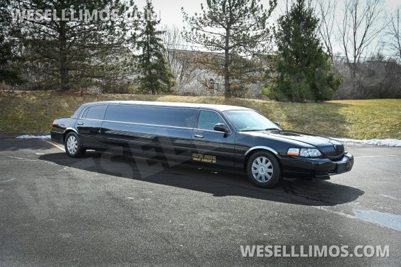 2004 Lincoln Town Car 120" Stretch Limousine Limousine for Sale in Pittsford, NY - Main Photo