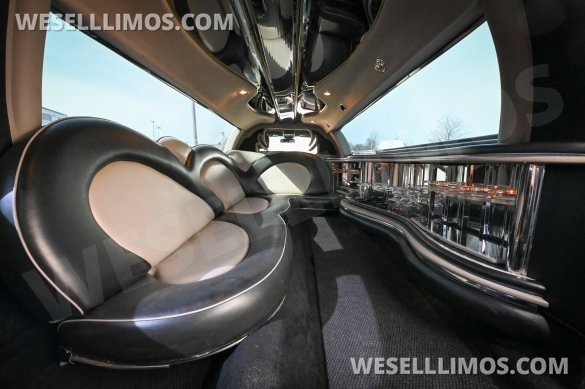 2004 Lincoln Town Car 120" Stretch Limousine Limousine for Sale in Pittsford, NY - Photo 2