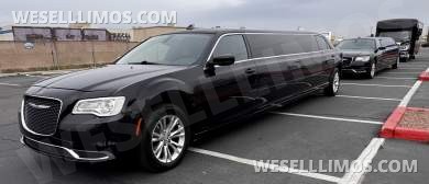 2020 Chrysler limousine - Limousine for Sale in Glendale, CA - Photo 2