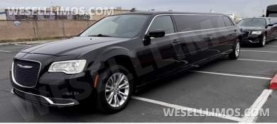 2020 Chrysler limousine - Limousine for Sale in Glendale, CA - Photo 27