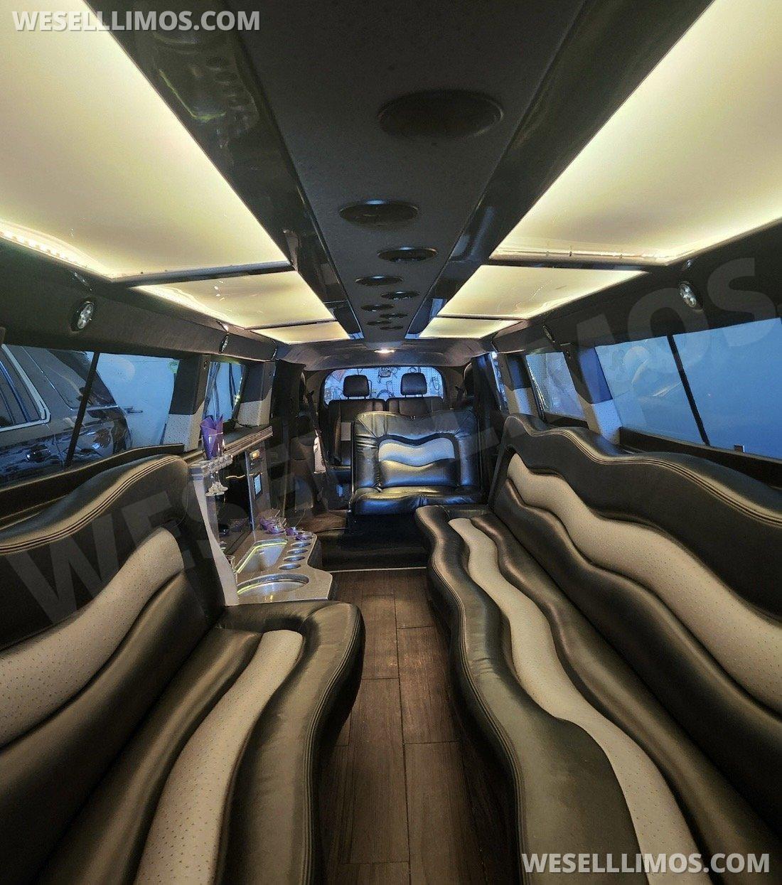 2017 Dodge Durango.  Limousine - Photo 2