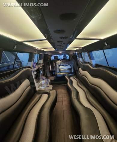 2017 Dodge Durango.  Limousine - Limousine for Sale in Glendale, California, United States - Photo 18
