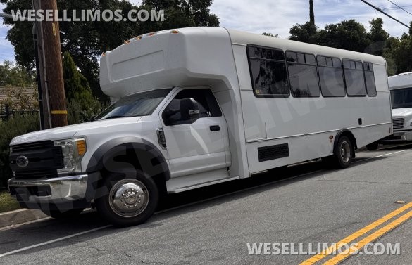 2018 Ford F550 Limousine for Sale in glendale, CA - Photo 3