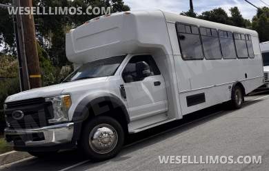 2018 Starcraft Ford F550 Shuttle Bus - Limousine for Sale in glendale, CA - Photo 25