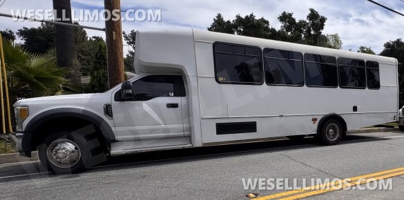 2018 Ford F550 Limousine for Sale in glendale, CA - Photo 2