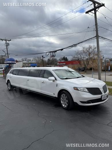2016 Lincoln MKT Limousine for Sale in Naperville, IL