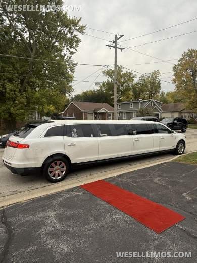 2016 5 Door Royale Lincoln MKT Limousine - Limousine for Sale in Naperville, IL - Photo 4