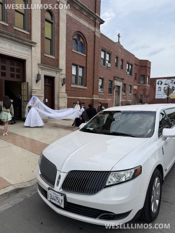 2016 Lincoln MKT Limousine for Sale in Naperville, IL - Photo 2