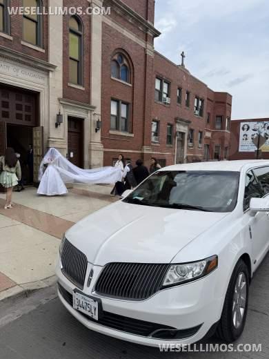 2016 Lincoln MKT Limousine for Sale in Naperville, IL - Photo 2
