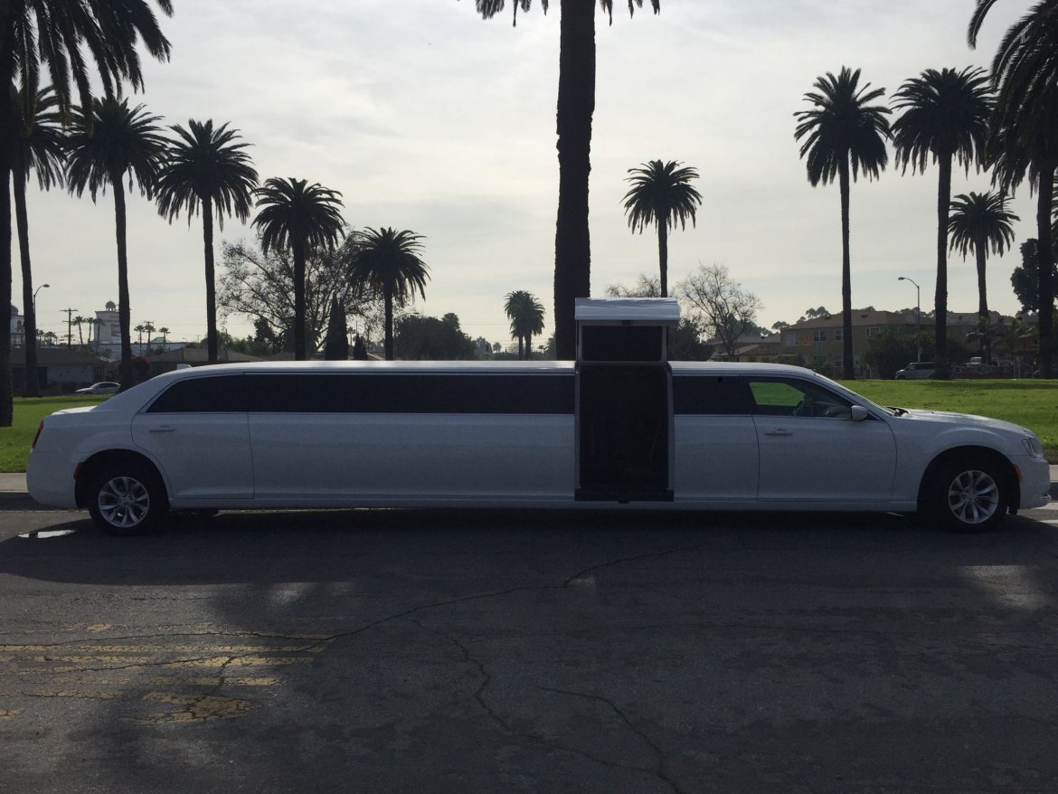 Limousine for sale: 2015 Chrysler 300