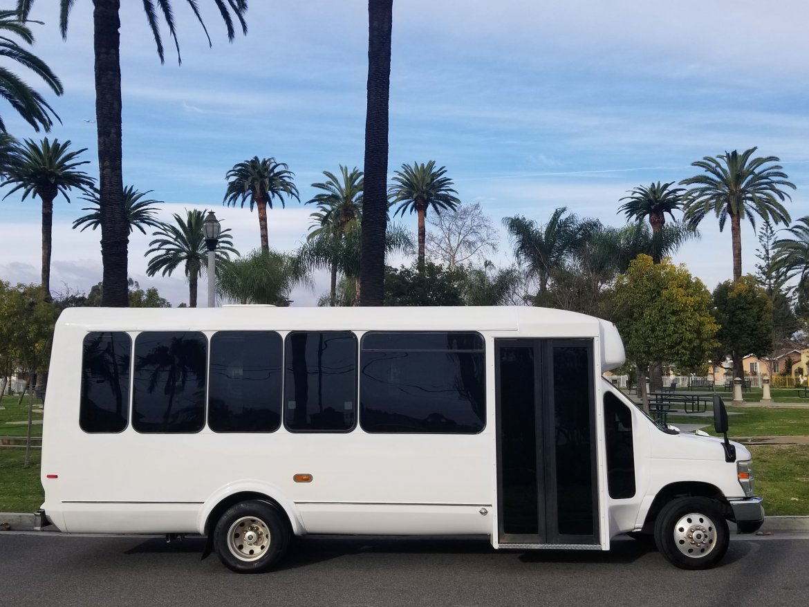 Limo Bus for sale: 2010 Ford E450
