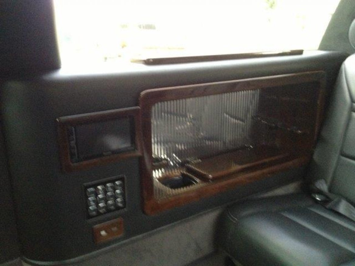 Limousine for Sale in Oaklyn, NJ - Photo 3