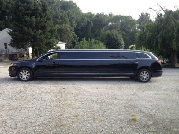 2017 Lincoln MKT Limousine for Sale in Oaklyn, NJ - Photo 2