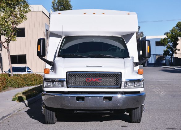 2005 GMC 5500 Shuttle Bus for Sale in Fontana, CA - Photo 3