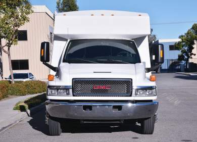 2005 GMC 5500 Shuttle Bus for Sale in Fontana, California, US - Photo 3