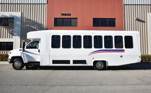 2005 GMC 5500 Shuttle Bus for Sale in Fontana, CA - Photo 2