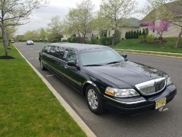 2011 Lincoln Lincoln Limousine for Sale in Trenton, NJ - Photo 2