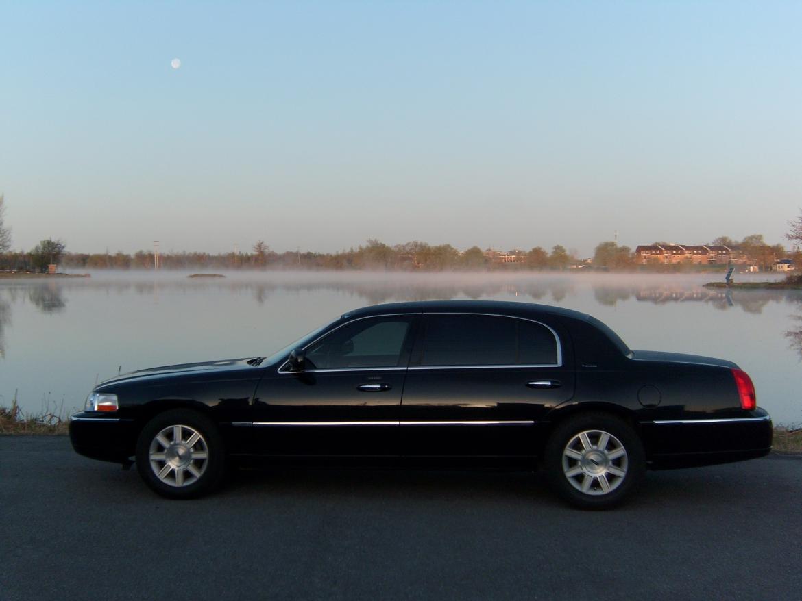 Lincoln Town Car 2011 Black