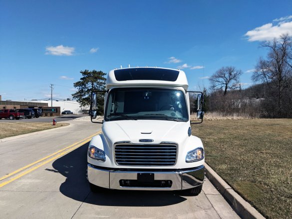 2018 Freightliner M2 Executive Shuttle for Sale in Troy, MI - Photo 3